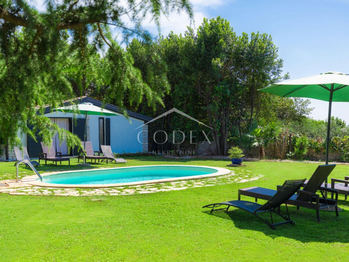 Umag - Vila s 3 bungalovi - prva vrsta od morja