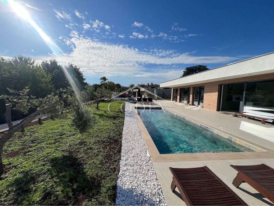 Labin - vila z 2 stanovanjskima enotama in bazenom za sprostitev