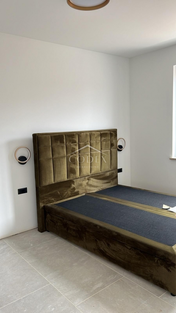 Labin - vila z 2 stanovanjskima enotama in bazenom za sprostitev