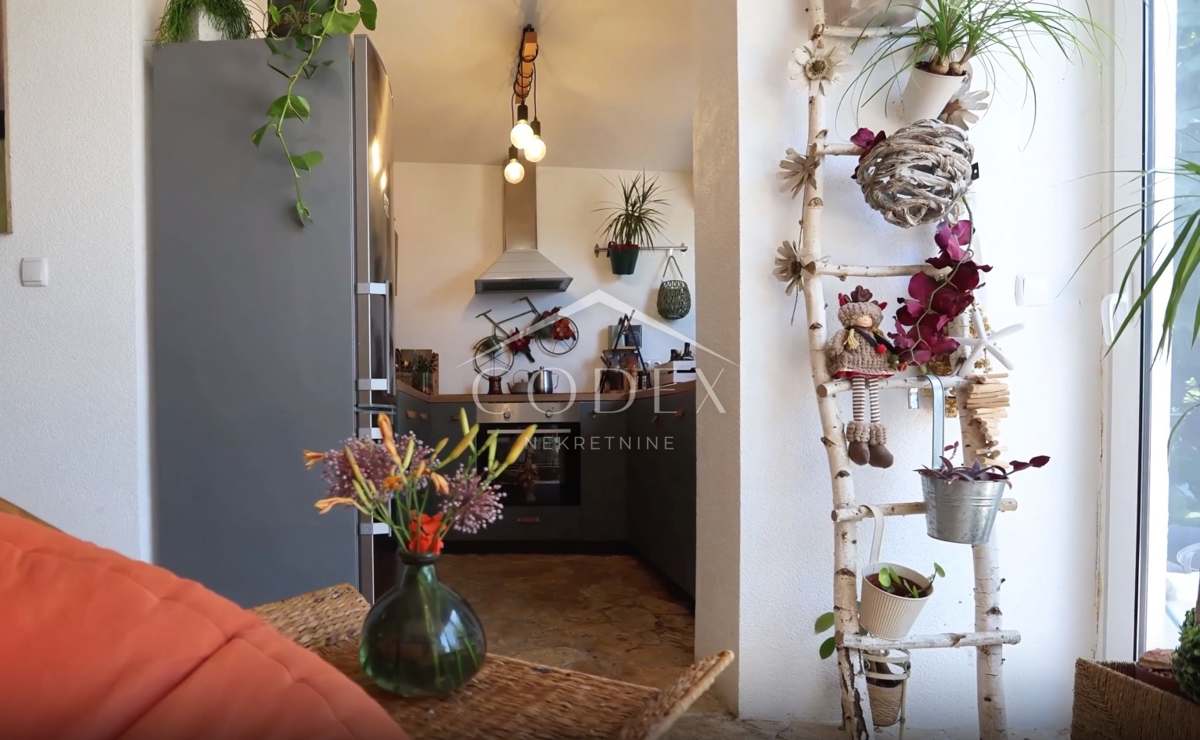 Crikvenica – prodaja rustikalnega stanovanja s teraso