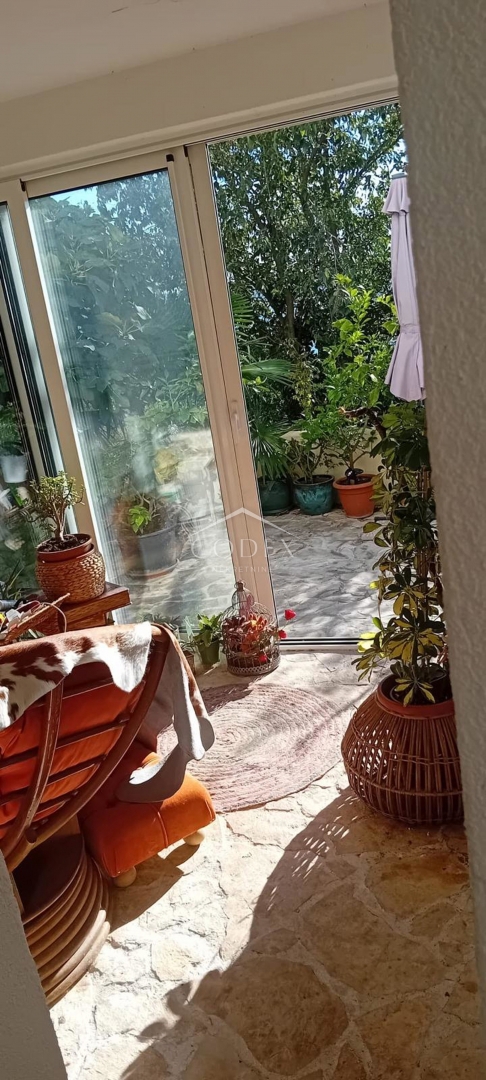 Crikvenica – prodaja rustikalnega stanovanja s teraso