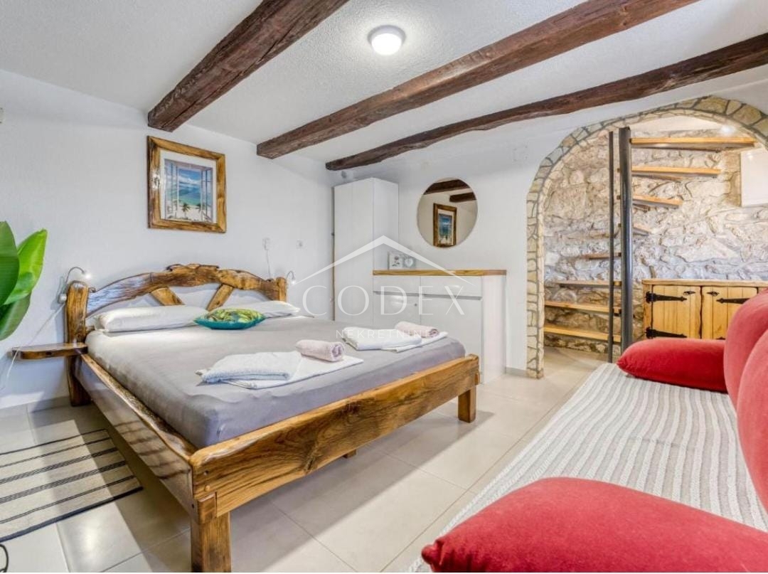 CRIKVENICA – Kamnita hiša s panoramskim pogledom na morje