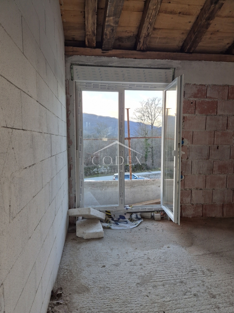 Matulji, Brešca – prodaja dvojne hiše na mirni lokaciji