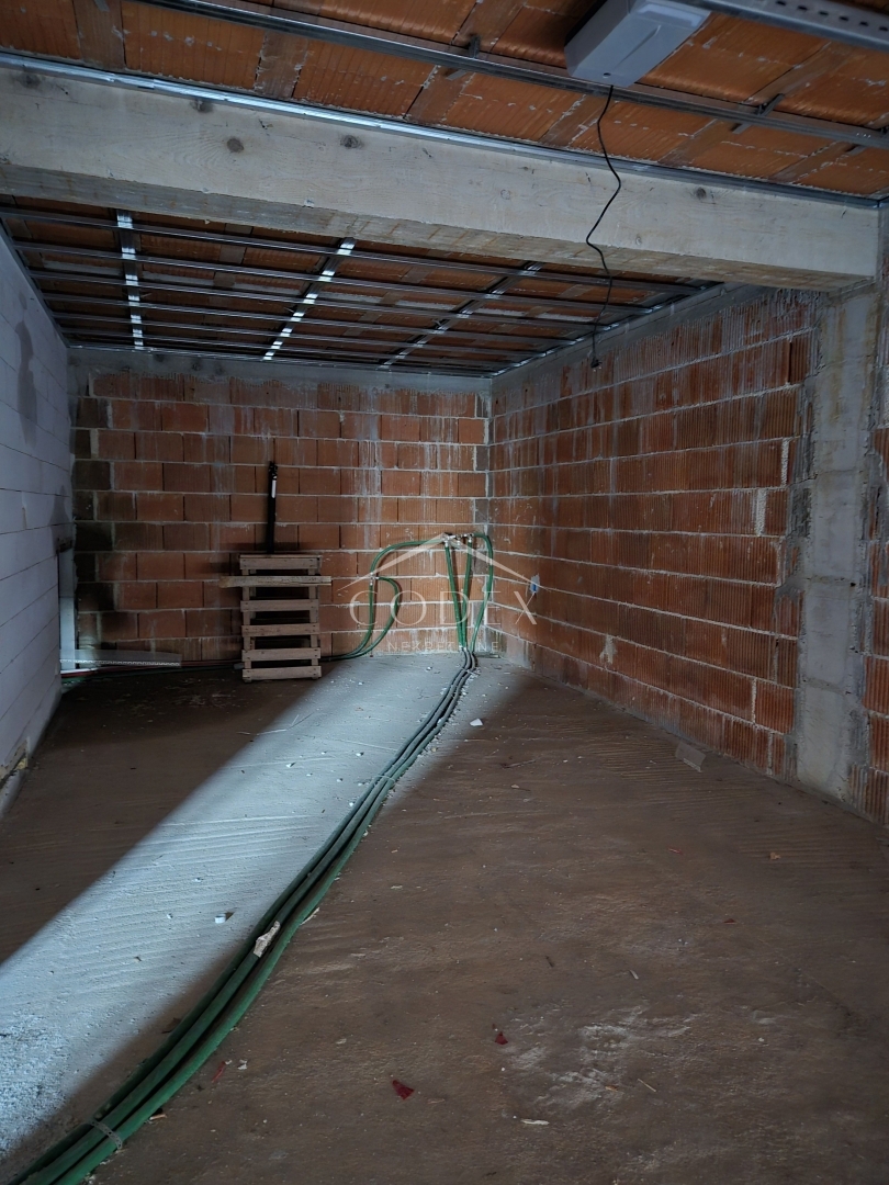 Matulji, Brešca – prodaja dvojne hiše na mirni lokaciji