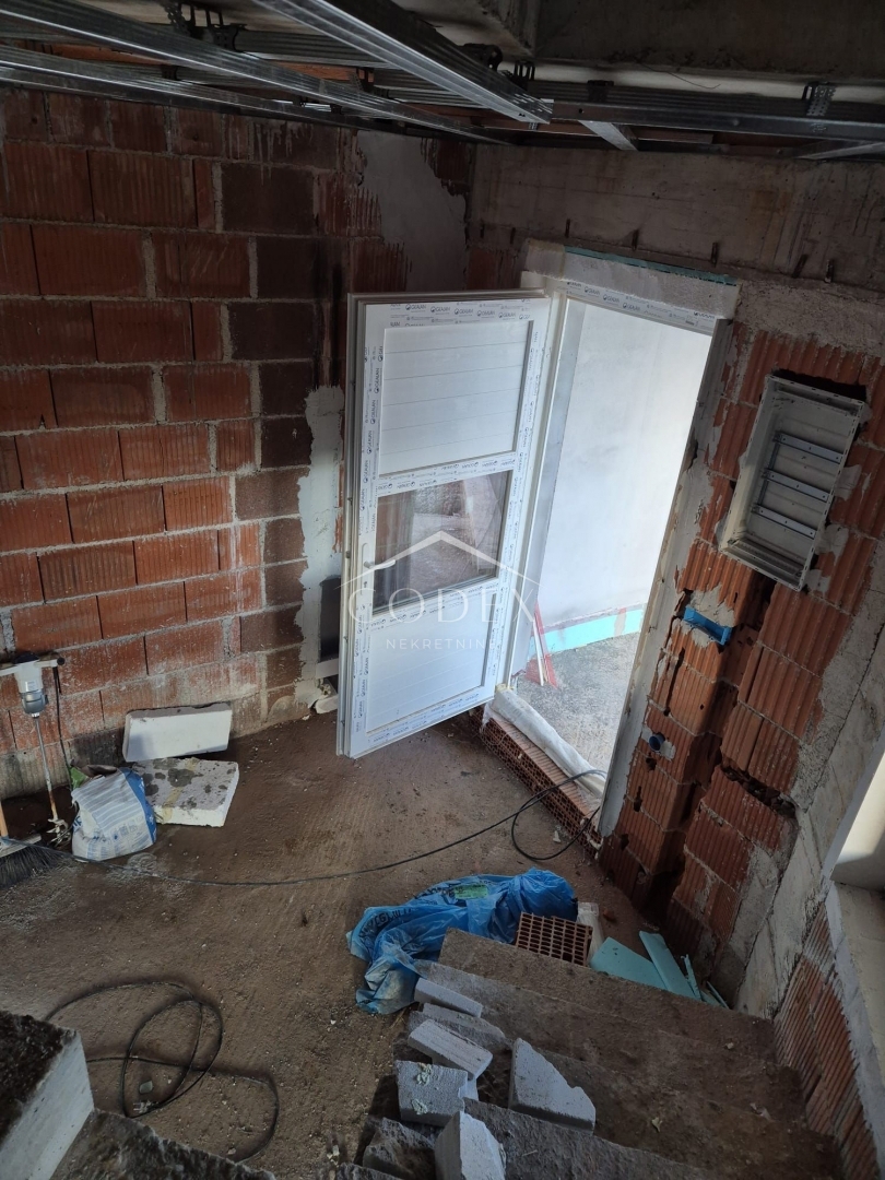 Matulji, Brešca – prodaja dvojne hiše na mirni lokaciji