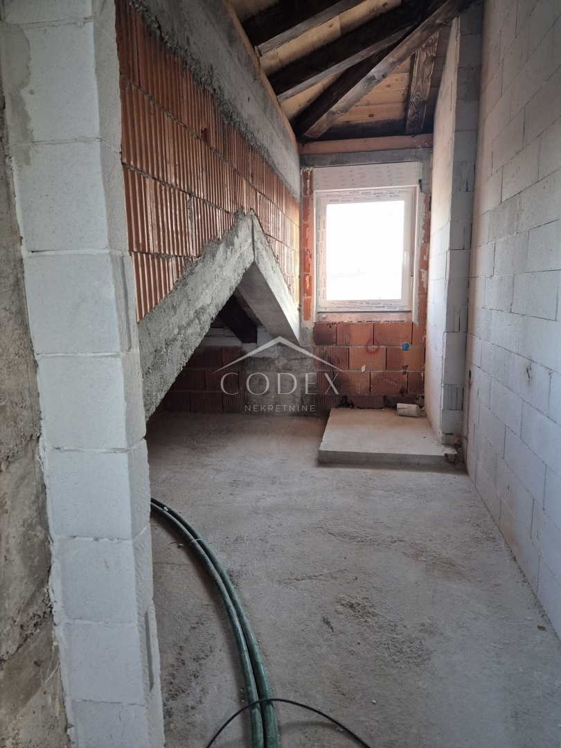 Matulji, Brešca – prodaja dvojne hiše na mirni lokaciji