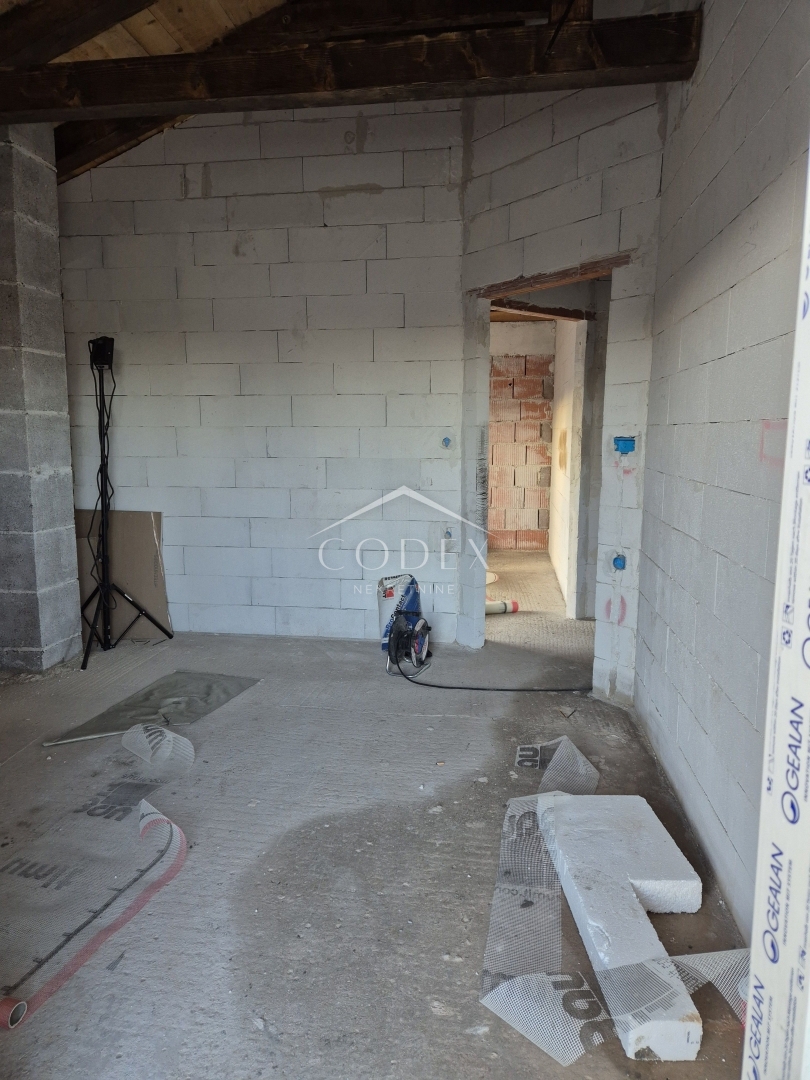 Matulji, Brešca – prodaja dvojne hiše na mirni lokaciji