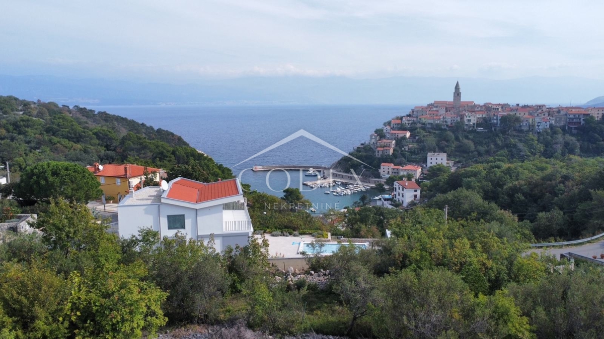 Vrbnik – Zemljišče s panoramskim pogledom na morje