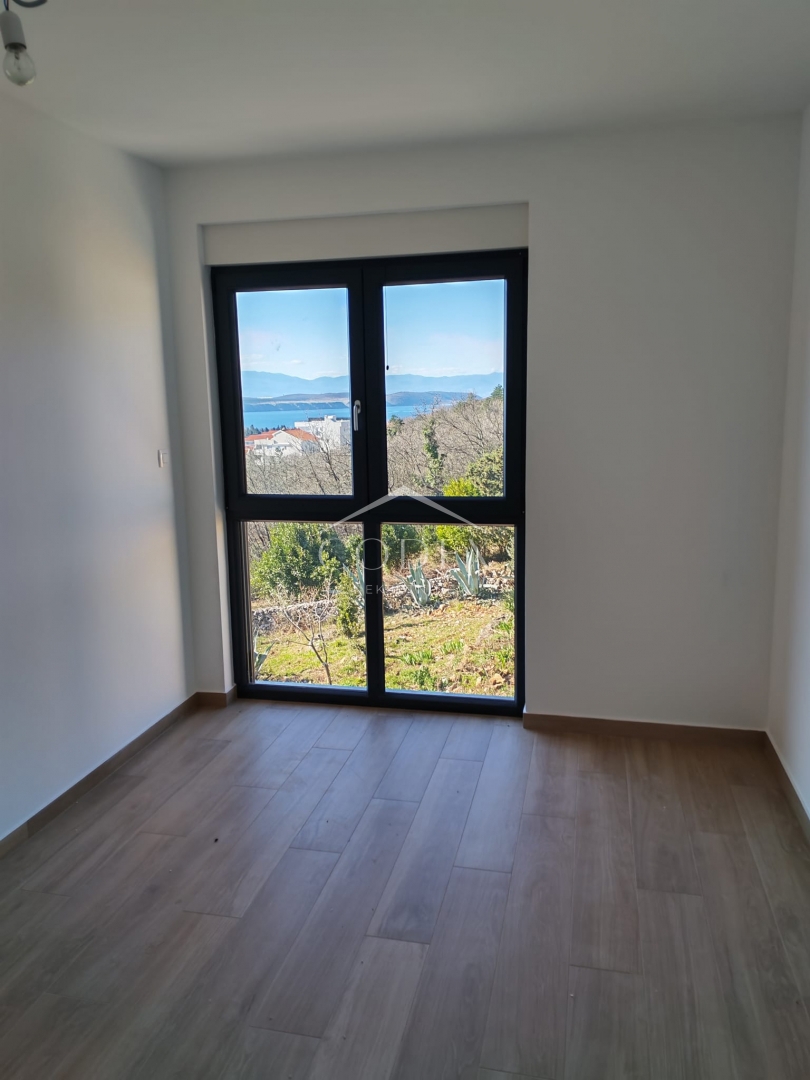 Dramalj – Stanovanje v novogradnji s pogledom na morje