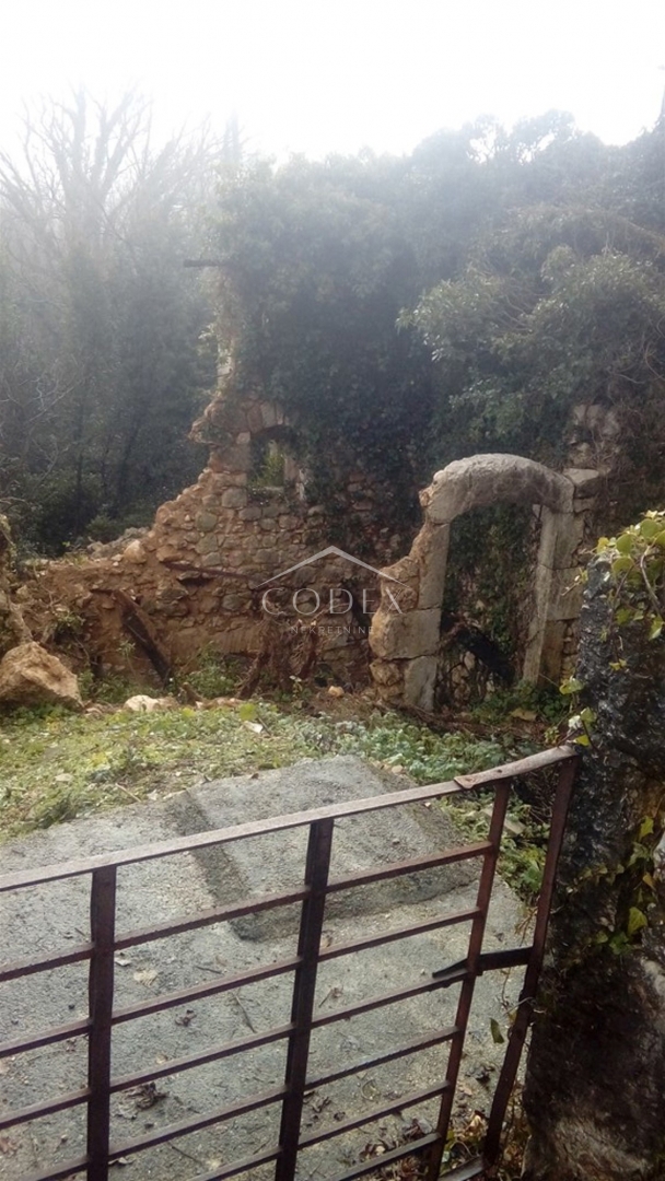 Grižane – Kamnita starina v mirni oazi s pogledom na naravo