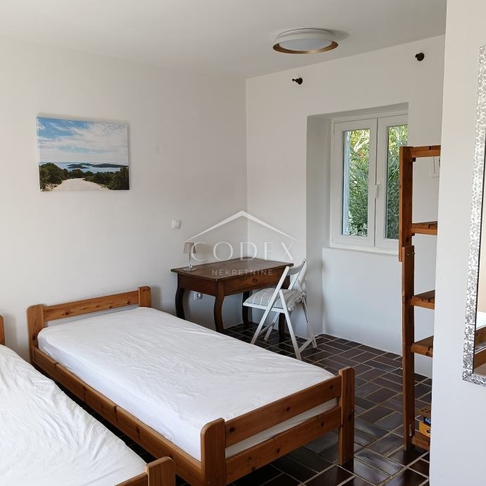 Hiša v središču Mali Lošinj z intimnim dvoriščem