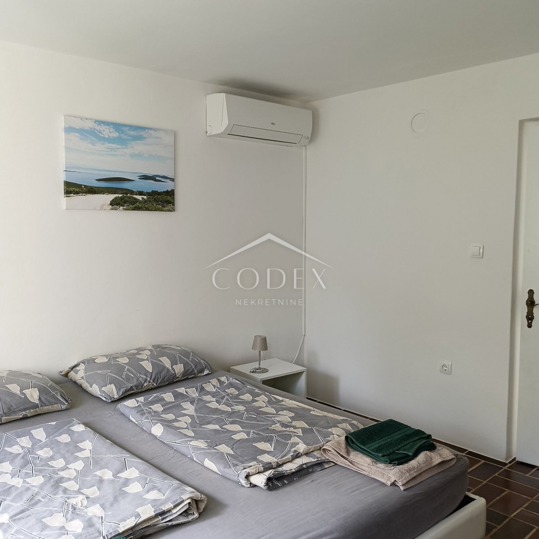 Hiša v središču Mali Lošinj z intimnim dvoriščem