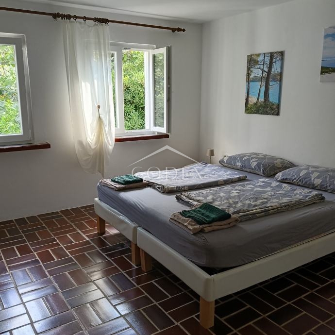 Hiša v središču Mali Lošinj z intimnim dvoriščem