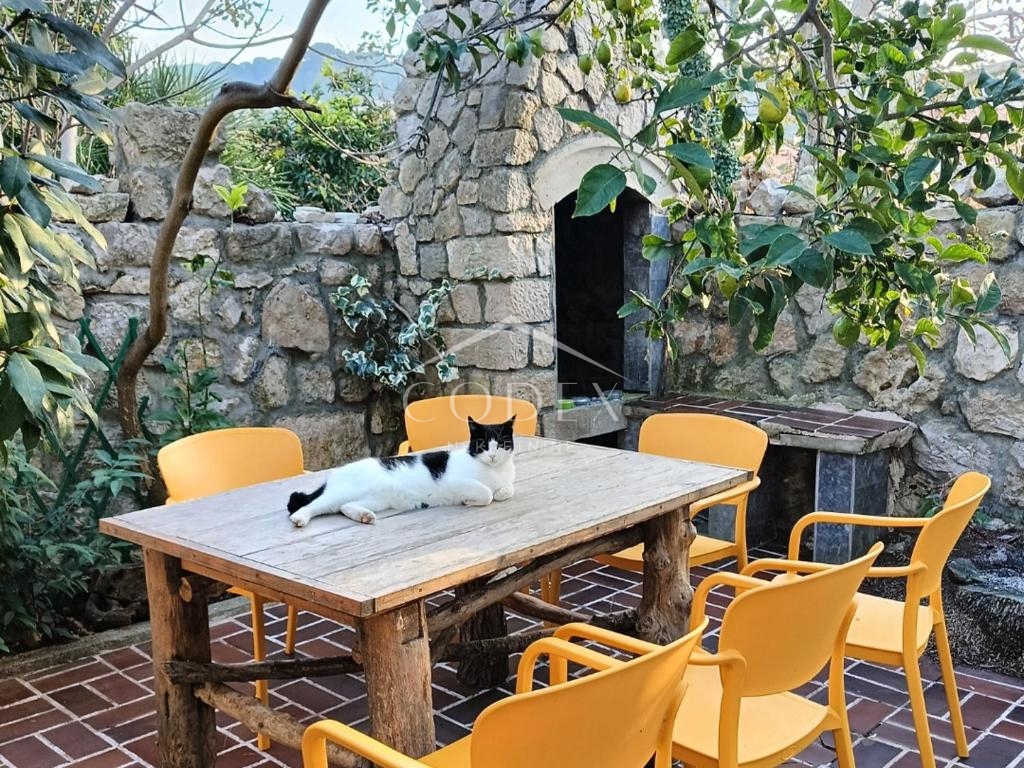 Hiša v središču Mali Lošinj z intimnim dvoriščem