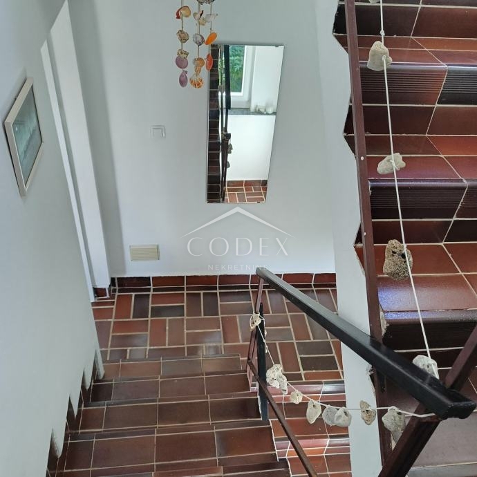 Hiša v središču Mali Lošinj z intimnim dvoriščem