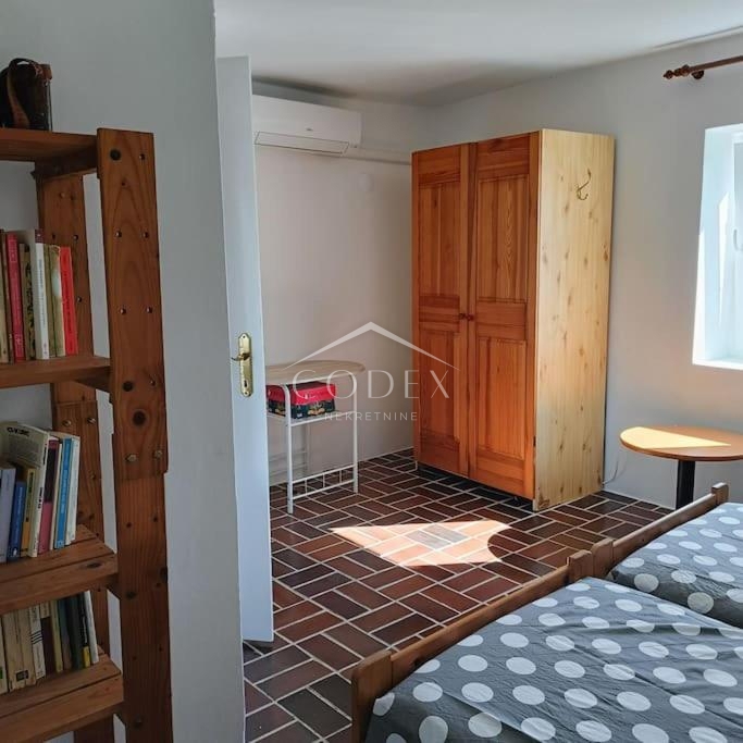 Hiša v središču Mali Lošinj z intimnim dvoriščem