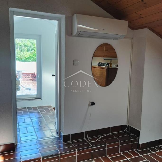 Hiša v središču Mali Lošinj z intimnim dvoriščem