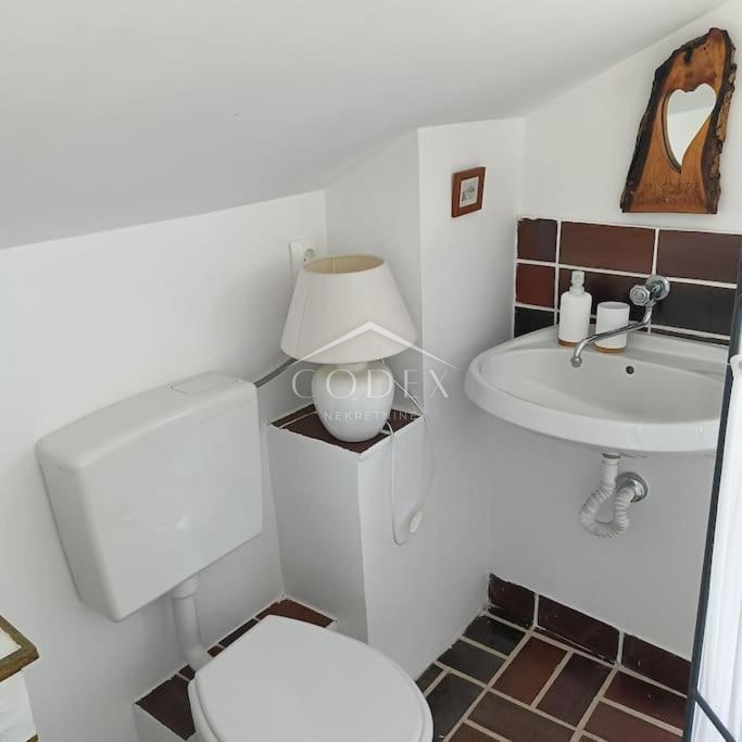 Hiša v središču Mali Lošinj z intimnim dvoriščem