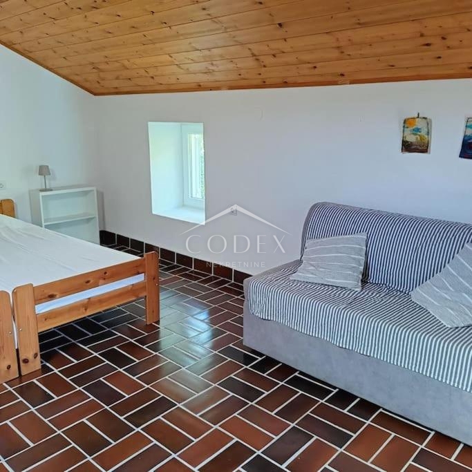 Hiša v središču Mali Lošinj z intimnim dvoriščem