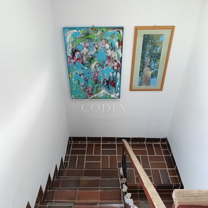 Hiša v središču Mali Lošinj z intimnim dvoriščem