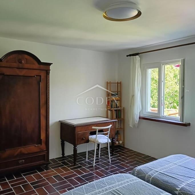 Hiša v središču Mali Lošinj z intimnim dvoriščem