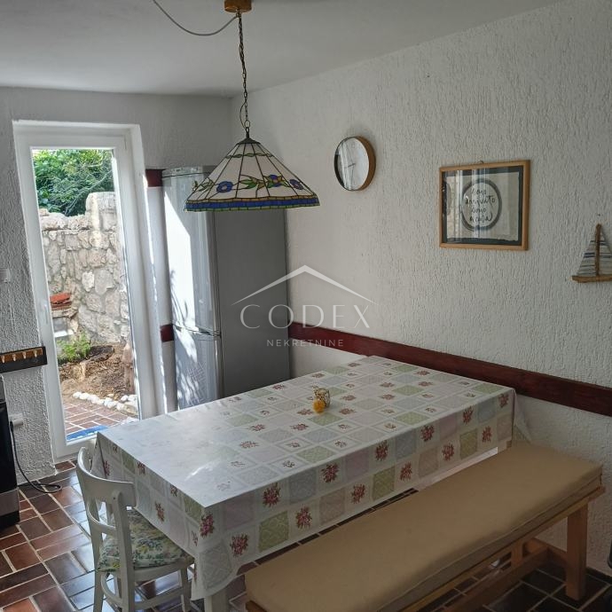 Hiša v središču Mali Lošinj z intimnim dvoriščem