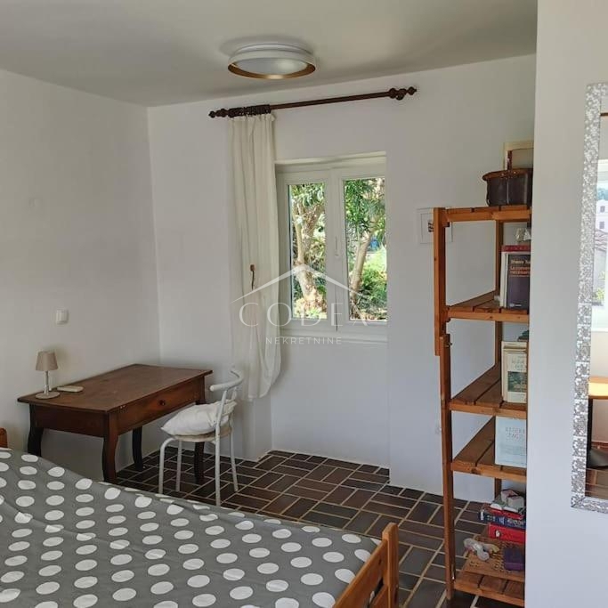 Hiša v središču Mali Lošinj z intimnim dvoriščem