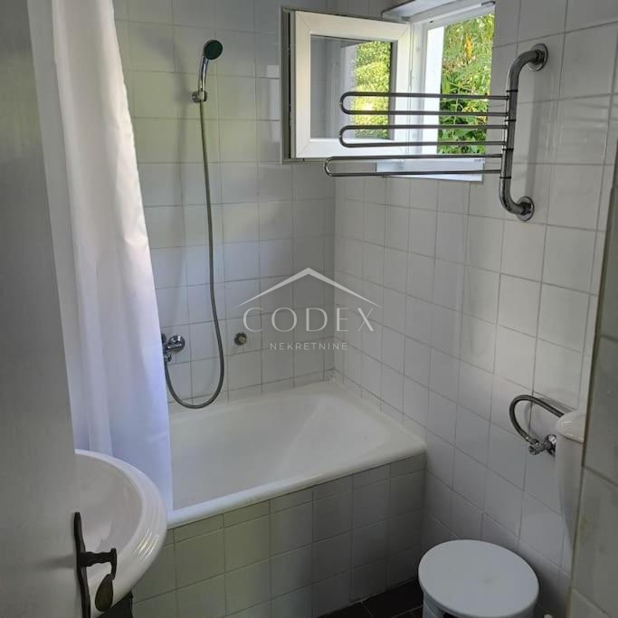 Hiša v središču Mali Lošinj z intimnim dvoriščem