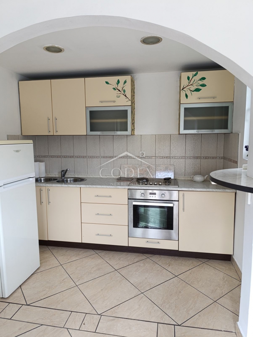 Donje Mrzlo Polje – prodaja hiše z 2 stanovanjema blizu Mrežnice