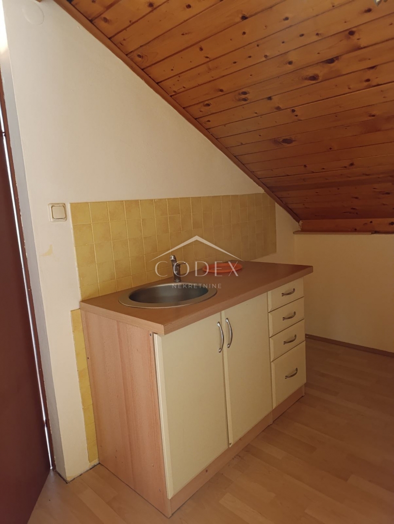 Donje Mrzlo Polje – prodaja hiše z 2 stanovanjema blizu Mrežnice