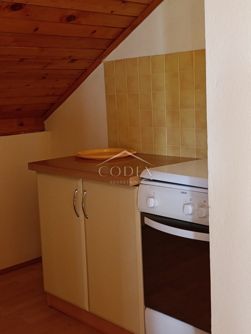 Donje Mrzlo Polje – prodaja hiše z 2 stanovanjema blizu Mrežnice