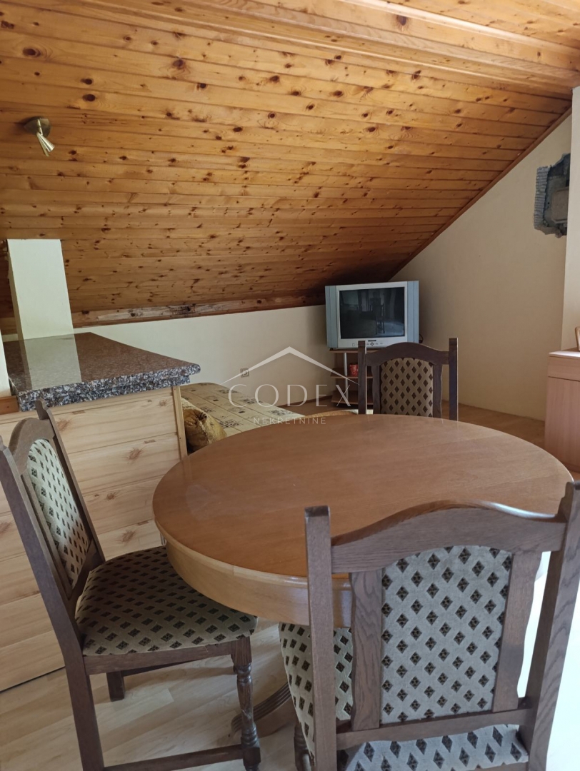 Donje Mrzlo Polje – prodaja hiše z 2 stanovanjema blizu Mrežnice