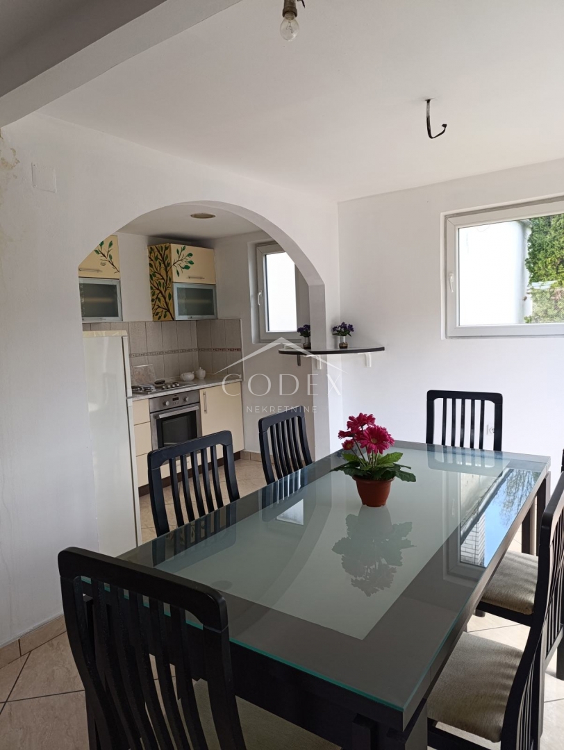 Donje Mrzlo Polje – prodaja hiše z 2 stanovanjema blizu Mrežnice