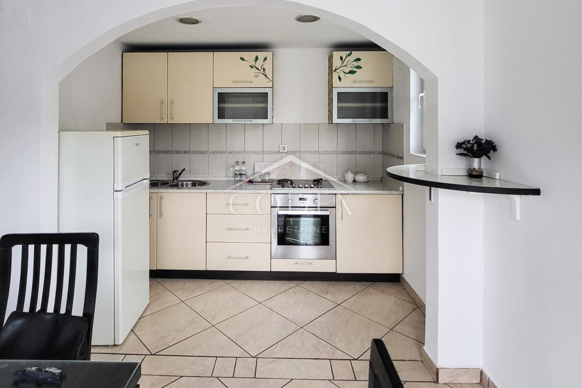 Donje Mrzlo Polje – prodaja hiše z 2 stanovanjema blizu Mrežnice