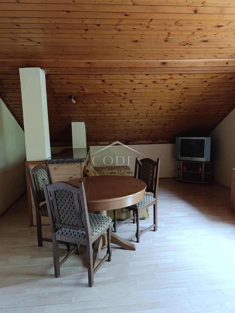 Donje Mrzlo Polje – prodaja hiše z 2 stanovanjema blizu Mrežnice