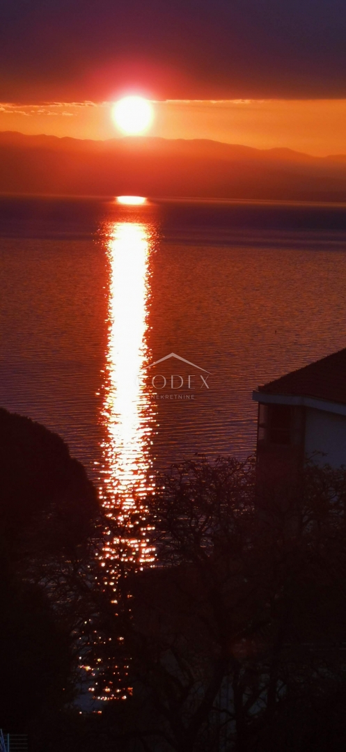 Lovran – prodaja stanovanja in garsonjere s pogledom na morje