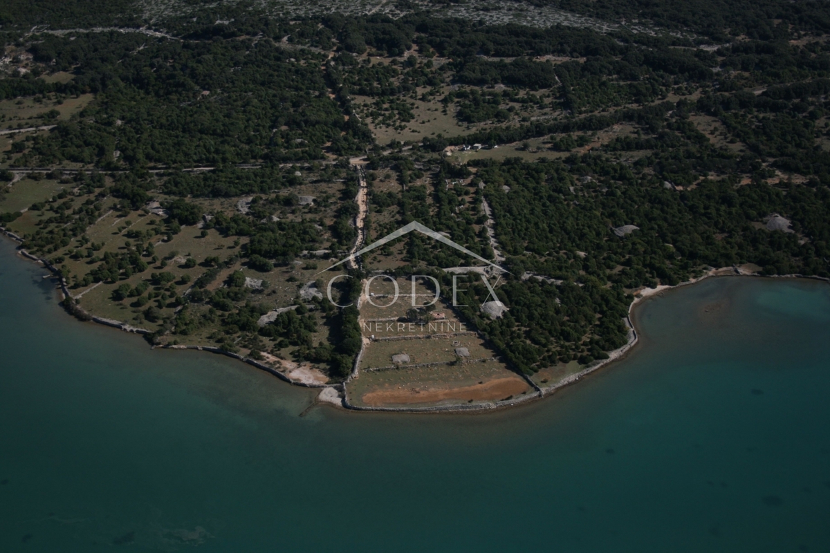 Osor, Lošinj - Kmetijsko zemljišče z ruševinami ob morju
