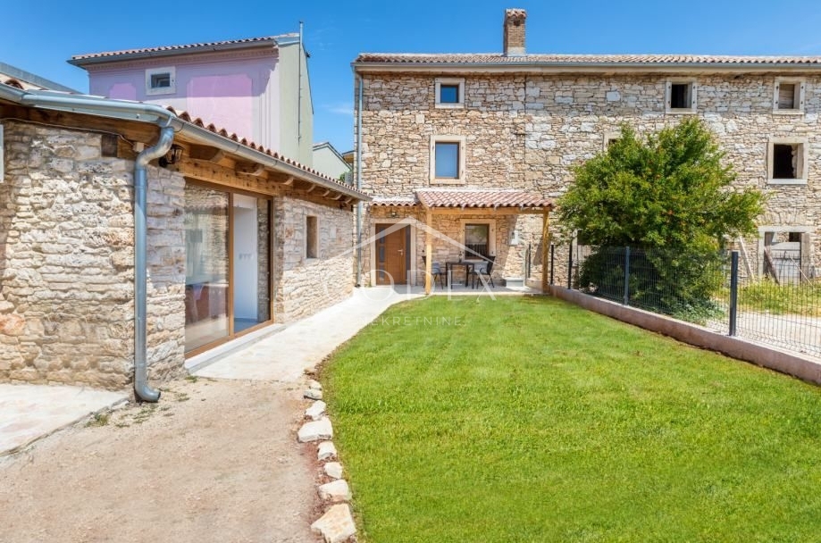 Šišan - lepa prenovljena hiša s 3 apartmaji