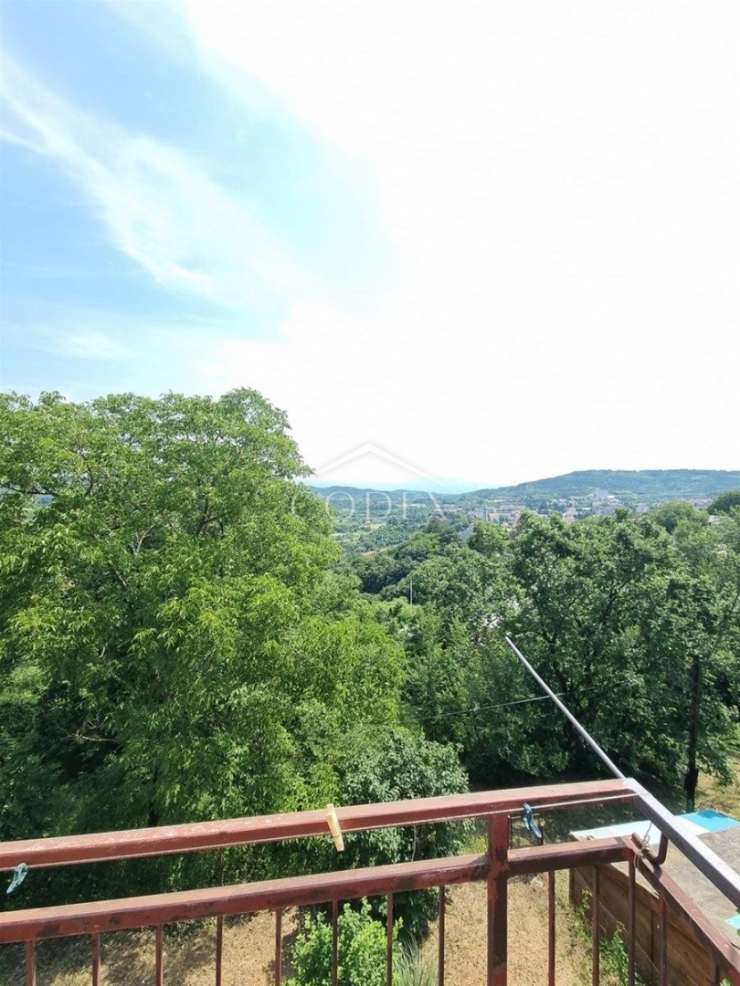 Pazin - hiša z veliko potenciala in čudovitim panoramskim razgledom!