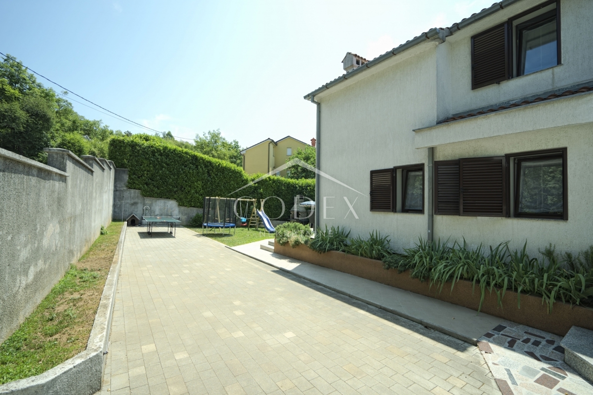 Saršoni - Vila z bazenom