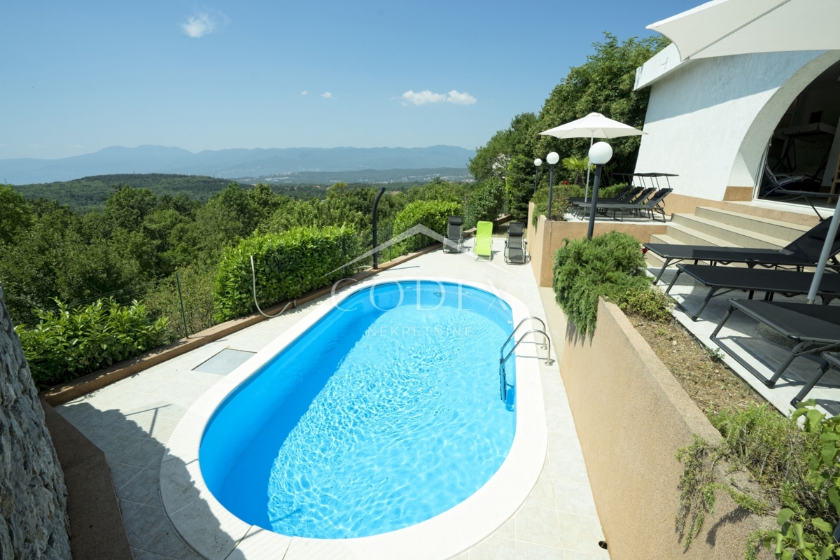 Saršoni - Vila z bazenom