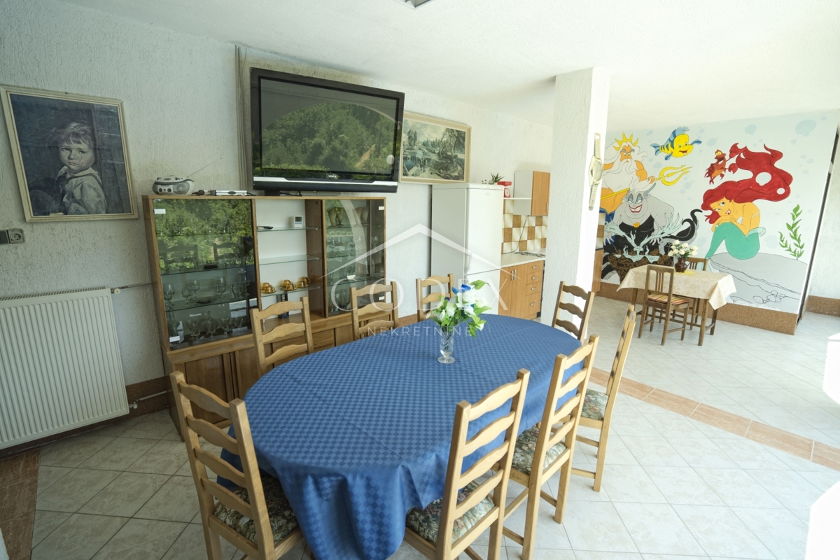 Saršoni - Vila z bazenom