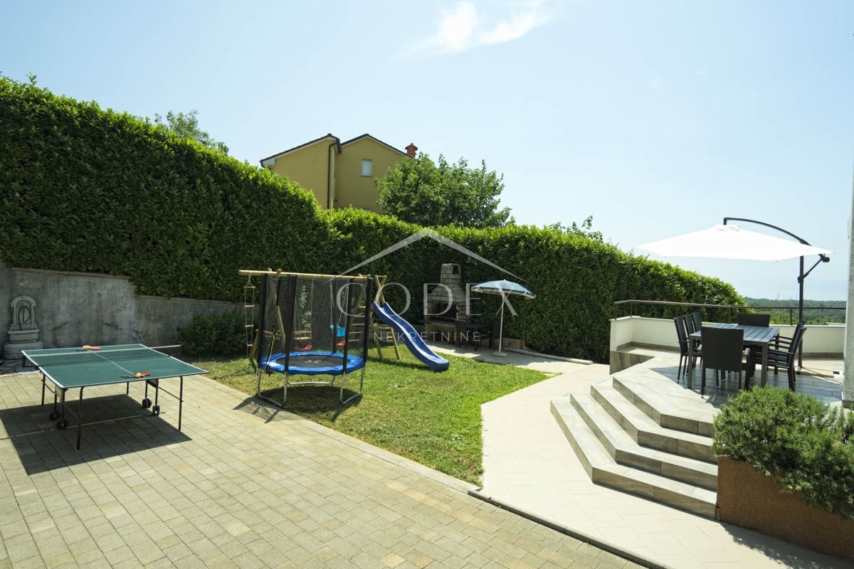 Saršoni - Vila z bazenom