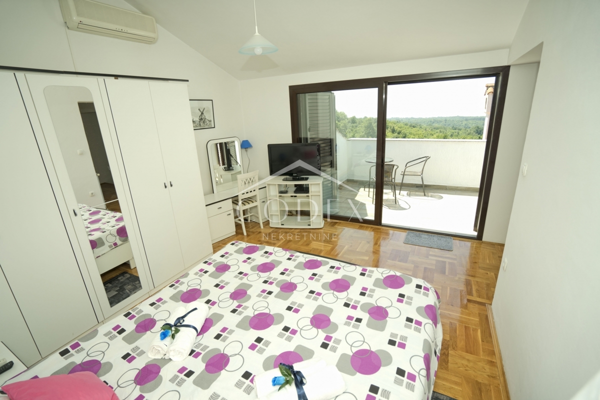 Saršoni - Vila z bazenom