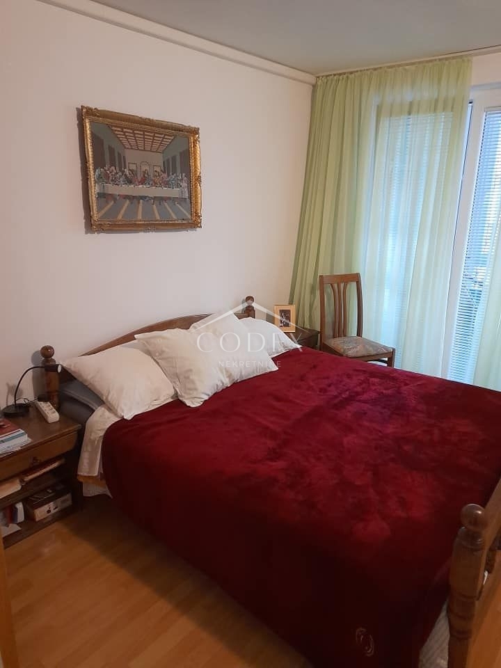 Crikvenica - udobno trisobno stanovanje s teraso 