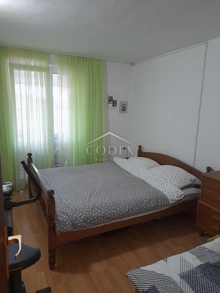 Crikvenica - udobno trisobno stanovanje s teraso 