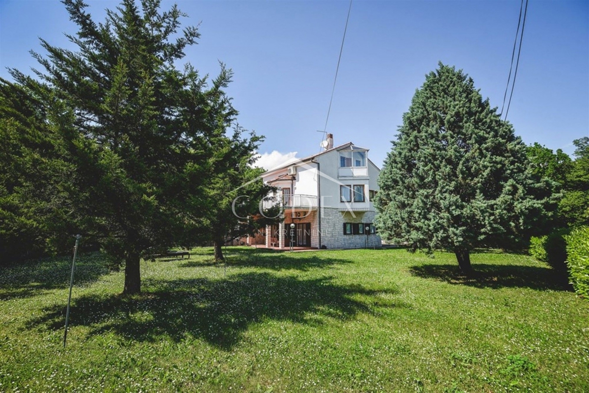 Vežica/Trsat - očarljiva hiša, obdana z zeleno oazo