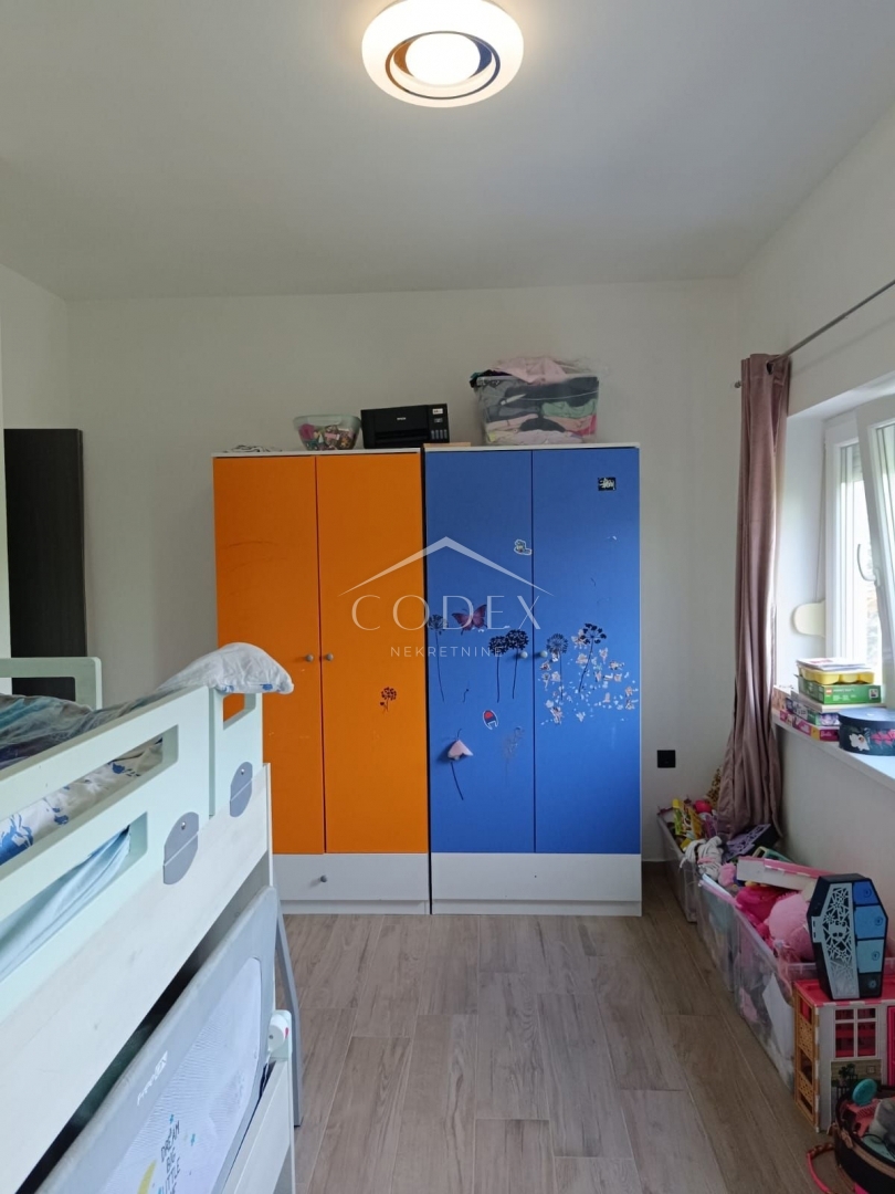 Viškovo - prodaja družinske hiše z 2 stanovanjema in neizdelanim podstrešjem
