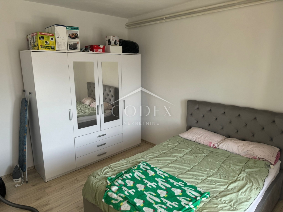 Viškovo - prodaja družinske hiše z 2 stanovanjema in neizdelanim podstrešjem