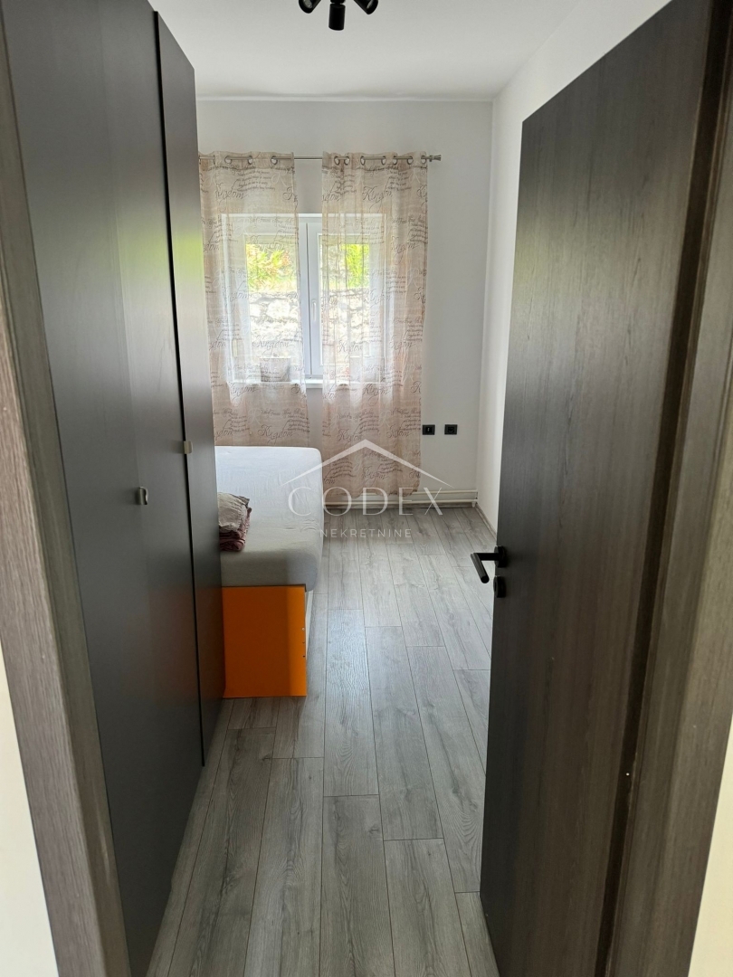 Viškovo - prodaja družinske hiše z 2 stanovanjema in neizdelanim podstrešjem